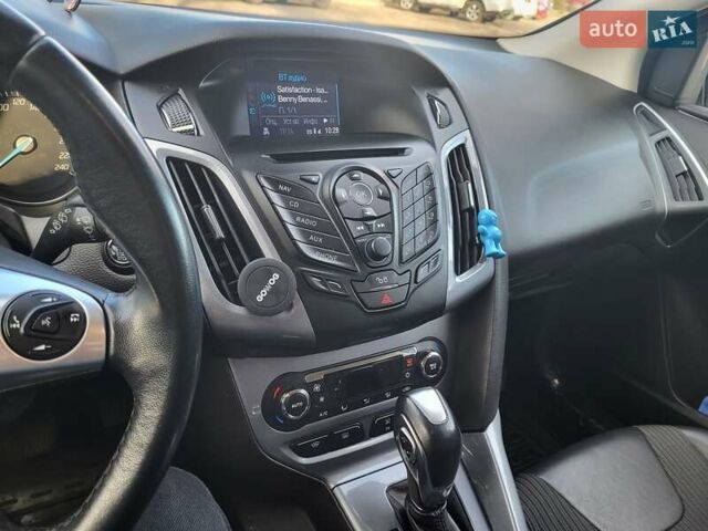 Серый Форд Фокус, объемом двигателя 2 л и пробегом 215 тыс. км за 8450 $, фото 17 на Automoto.ua