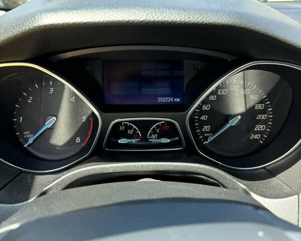 Серый Форд Фокус, объемом двигателя 1.56 л и пробегом 252 тыс. км за 7700 $, фото 6 на Automoto.ua