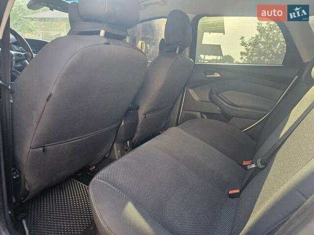 Серый Форд Фокус, объемом двигателя 2 л и пробегом 275 тыс. км за 8100 $, фото 12 на Automoto.ua