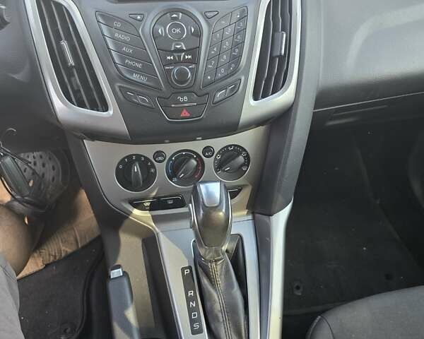 Форд Фокус 2014 у Дубно на Automoto.ua Сірий Форд Фокус, об'ємом двигуна 2 л та пробігом 239 тис. км за 8100 $, фото 8 на Automoto.ua