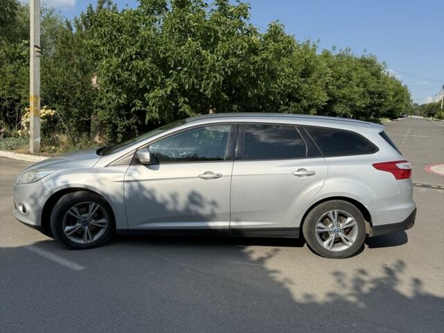 Сірий Форд Фокус, об'ємом двигуна 1 л та пробігом 170 тис. км за 5983 $, фото 2 на Automoto.ua