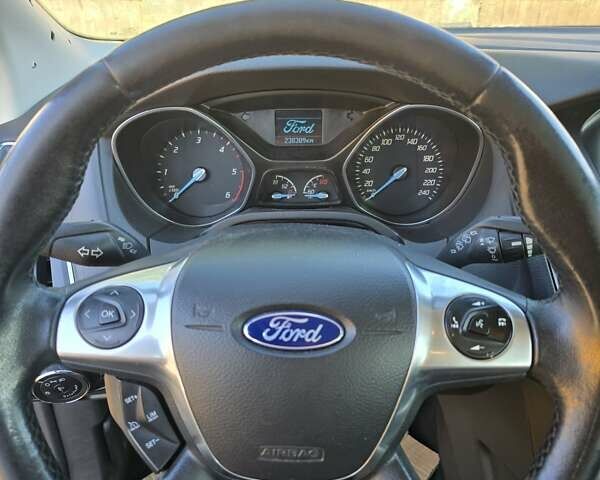 Форд Фокус 2014 у Дубно на Automoto.ua Сірий Форд Фокус, об'ємом двигуна 2 л та пробігом 239 тис. км за 8100 $, фото 12 на Automoto.ua