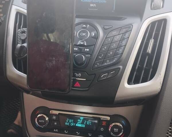 Форд Фокус 2014 в Львове на Automoto.ua Серый Форд Фокус, объемом двигателя 2 л и пробегом 252 тыс. км за 8100 $, фото 1 на Automoto.ua