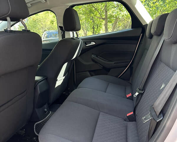 Серый Форд Фокус, объемом двигателя 1.56 л и пробегом 250 тыс. км за 7550 $, фото 15 на Automoto.ua