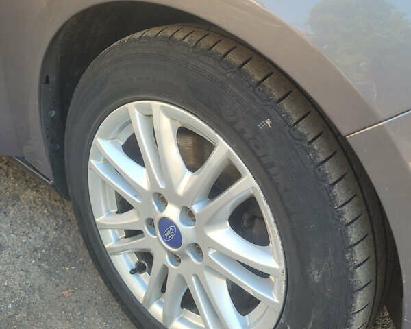 Форд Фокус 2014 в Ивано-Франковске на Automoto.ua Серый Форд Фокус, объемом двигателя 2 л и пробегом 205 тыс. км за 8777 $, фото 2 на Automoto.ua