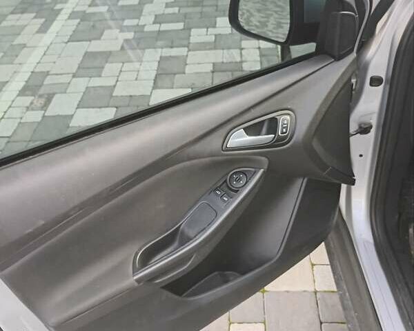 Сірий Форд Фокус, об'ємом двигуна 1.59 л та пробігом 272 тис. км за 9500 $, фото 9 на Automoto.ua