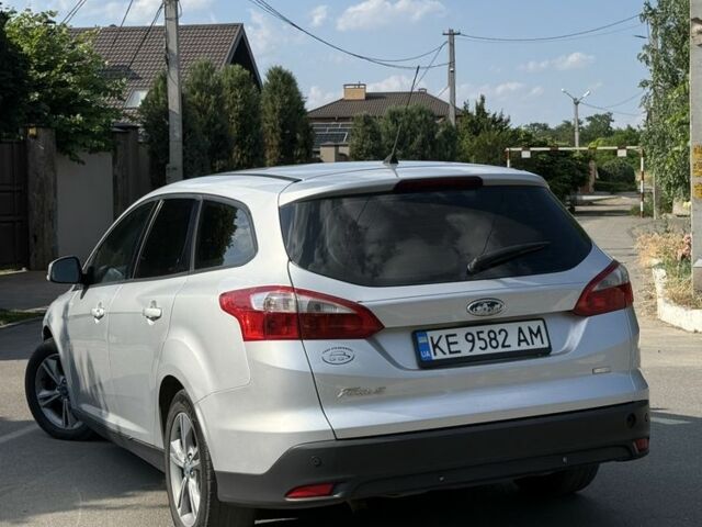 Сірий Форд Фокус, об'ємом двигуна 1 л та пробігом 170 тис. км за 5983 $, фото 3 на Automoto.ua