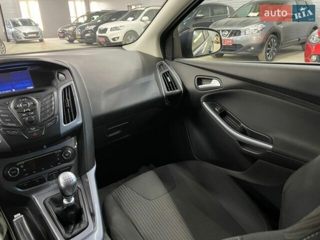 Серый Форд Фокус, объемом двигателя 1.6 л и пробегом 211 тыс. км за 8900 $, фото 14 на Automoto.ua