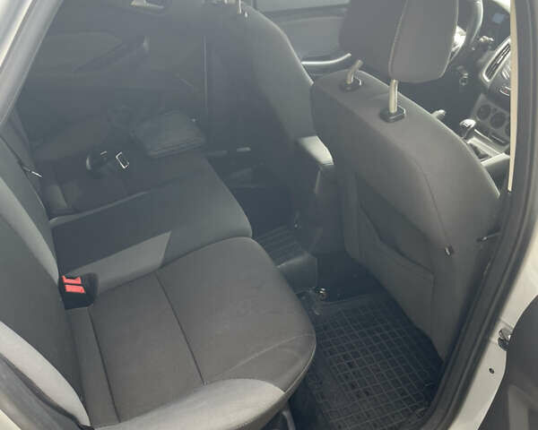 Серый Форд Фокус, объемом двигателя 1.6 л и пробегом 253 тыс. км за 7250 $, фото 12 на Automoto.ua