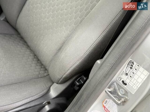 Сірий Форд Фокус, об'ємом двигуна 2 л та пробігом 265 тис. км за 8650 $, фото 20 на Automoto.ua