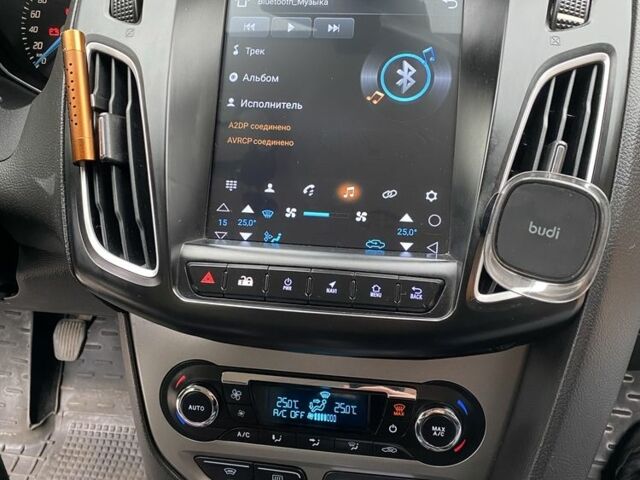 Серый Форд Фокус, объемом двигателя 1.6 л и пробегом 210 тыс. км за 8000 $, фото 6 на Automoto.ua