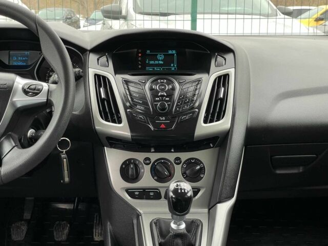 Сірий Форд Фокус, об'ємом двигуна 1.6 л та пробігом 262 тис. км за 7999 $, фото 21 на Automoto.ua