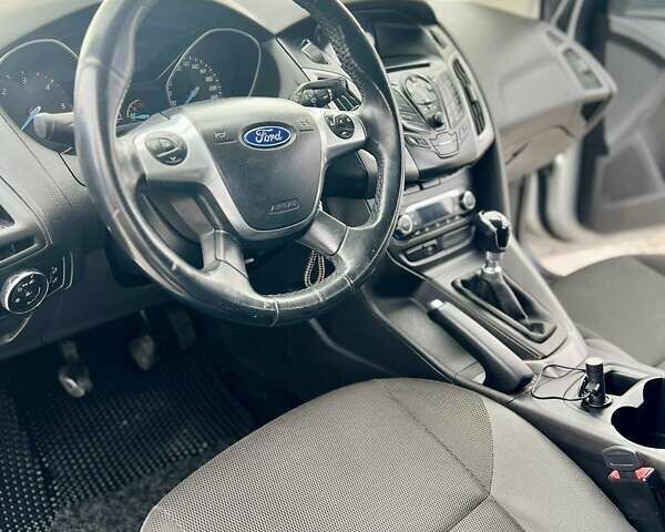 Серый Форд Фокус, объемом двигателя 2 л и пробегом 290 тыс. км за 7500 $, фото 6 на Automoto.ua