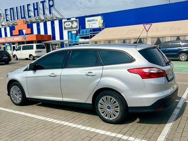 Сірий Форд Фокус, об'ємом двигуна 2 л та пробігом 292 тис. км за 6800 $, фото 2 на Automoto.ua