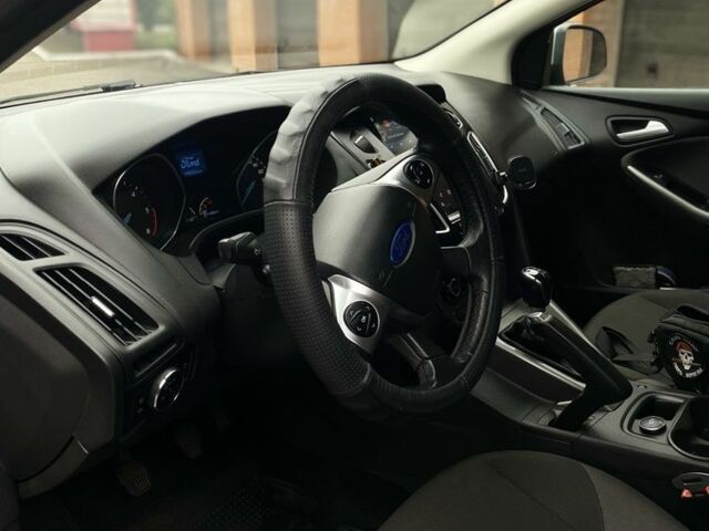 Серый Форд Фокус, объемом двигателя 1.6 л и пробегом 210 тыс. км за 8000 $, фото 3 на Automoto.ua