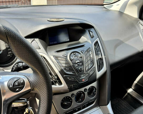 Серый Форд Фокус, объемом двигателя 1.56 л и пробегом 252 тыс. км за 7700 $, фото 7 на Automoto.ua