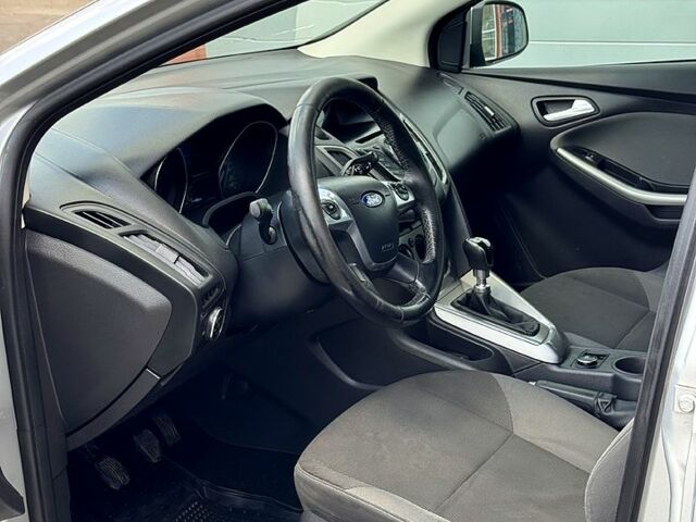 Форд Фокус 2014 в Сумах на Automoto.ua Серый Форд Фокус, объемом двигателя 1.6 л и пробегом 268 тыс. км за 6200 $, фото 4 на Automoto.ua