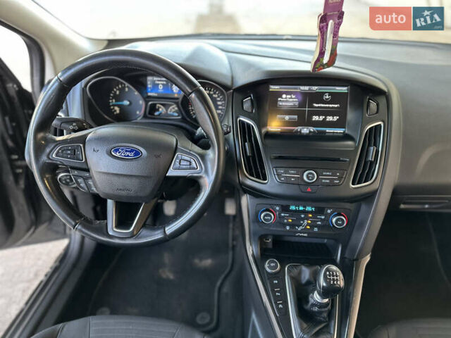 Серый Форд Фокус, объемом двигателя 1.6 л и пробегом 269 тыс. км за 8999 $, фото 15 на Automoto.ua