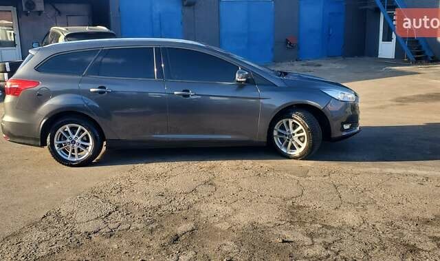 Серый Форд Фокус, объемом двигателя 1.5 л и пробегом 158 тыс. км за 8500 $, фото 3 на Automoto.ua