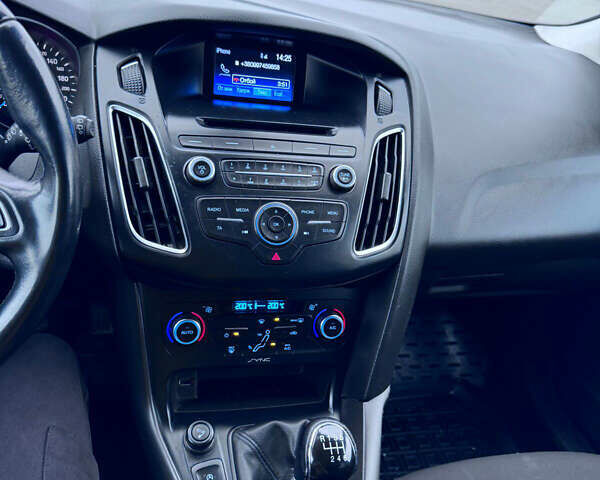 Сірий Форд Фокус, об'ємом двигуна 1.56 л та пробігом 198 тис. км за 7300 $, фото 11 на Automoto.ua