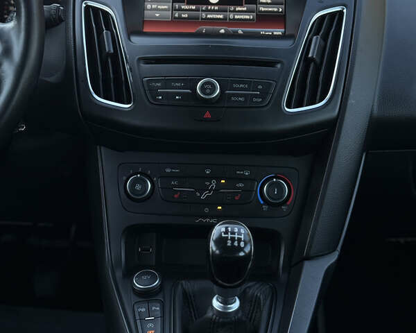 Серый Форд Фокус, объемом двигателя 1.6 л и пробегом 217 тыс. км за 9200 $, фото 12 на Automoto.ua