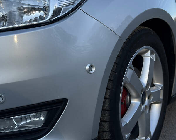 Серый Форд Фокус, объемом двигателя 1.6 л и пробегом 217 тыс. км за 9200 $, фото 5 на Automoto.ua