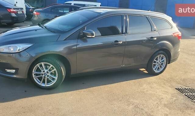 Серый Форд Фокус, объемом двигателя 1.5 л и пробегом 158 тыс. км за 8500 $, фото 6 на Automoto.ua