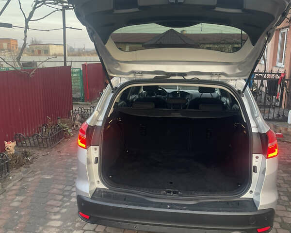 Серый Форд Фокус, объемом двигателя 1.5 л и пробегом 205 тыс. км за 9000 $, фото 4 на Automoto.ua