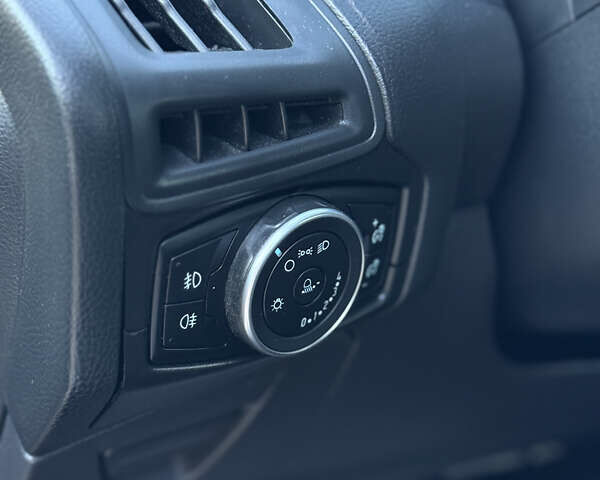 Серый Форд Фокус, объемом двигателя 1.6 л и пробегом 217 тыс. км за 9200 $, фото 15 на Automoto.ua