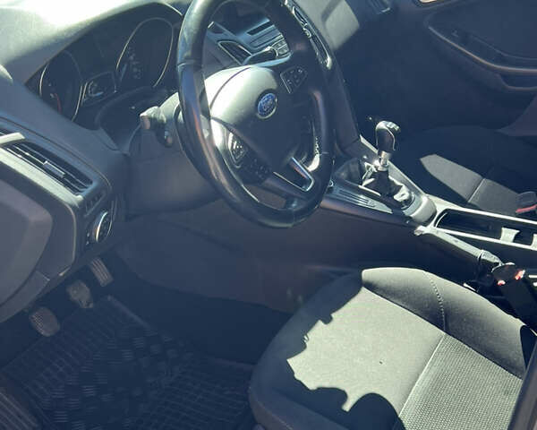 Форд Фокус 2015 у Коломые на Automoto.ua Сірий Форд Фокус, об'ємом двигуна 1.6 л та пробігом 240 тис. км за 8700 $, фото 11 на Automoto.ua