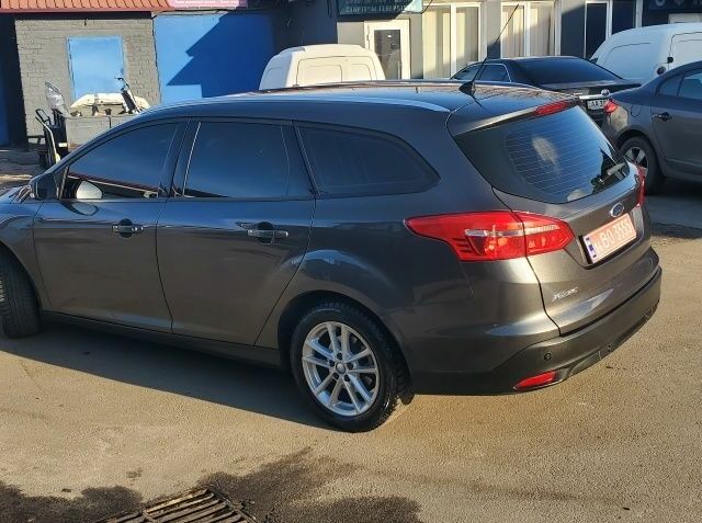 Серый Форд Фокус, объемом двигателя 1.5 л и пробегом 158 тыс. км за 8500 $, фото 2 на Automoto.ua