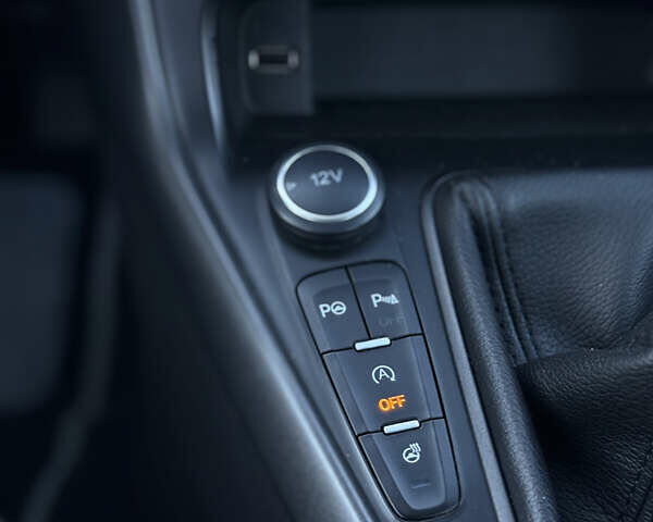 Серый Форд Фокус, объемом двигателя 1.6 л и пробегом 217 тыс. км за 9200 $, фото 13 на Automoto.ua