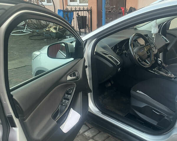 Серый Форд Фокус, объемом двигателя 1.5 л и пробегом 205 тыс. км за 9000 $, фото 8 на Automoto.ua