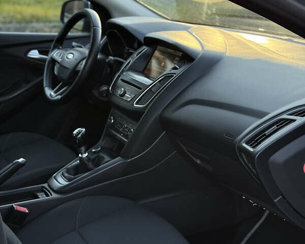 Серый Форд Фокус, объемом двигателя 1.6 л и пробегом 217 тыс. км за 9200 $, фото 19 на Automoto.ua