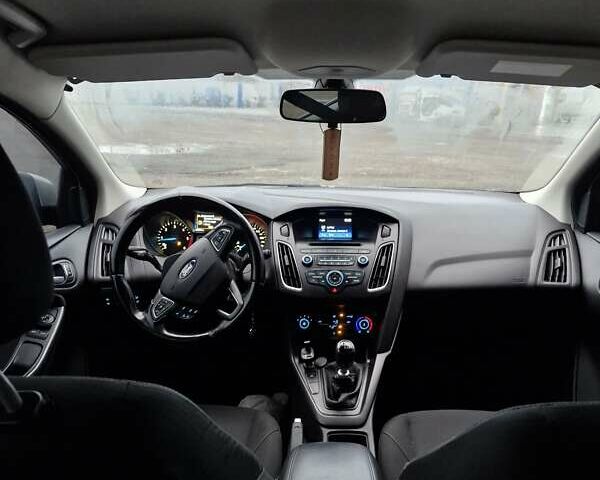 Форд Фокус 2015 в Запорожье на Automoto.ua Серый Форд Фокус, объемом двигателя 1.5 л и пробегом 229 тыс. км за 8850 $, фото 5 на Automoto.ua
