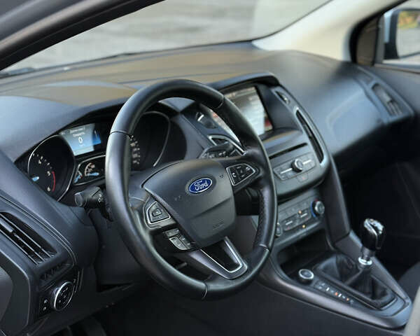 Серый Форд Фокус, объемом двигателя 1.6 л и пробегом 217 тыс. км за 9200 $, фото 17 на Automoto.ua