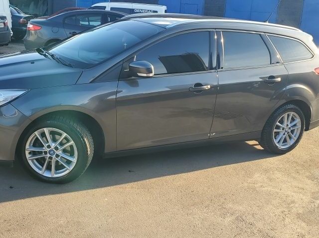 Серый Форд Фокус, объемом двигателя 1.5 л и пробегом 158 тыс. км за 8500 $, фото 1 на Automoto.ua