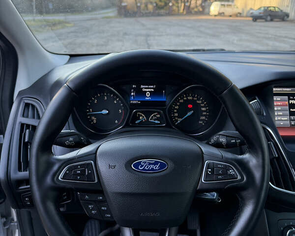 Серый Форд Фокус, объемом двигателя 1.6 л и пробегом 217 тыс. км за 9200 $, фото 8 на Automoto.ua