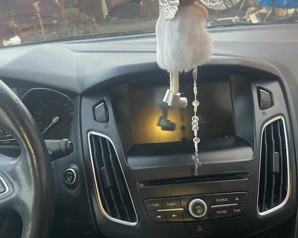 Серый Форд Фокус, объемом двигателя 1.5 л и пробегом 205 тыс. км за 9000 $, фото 12 на Automoto.ua