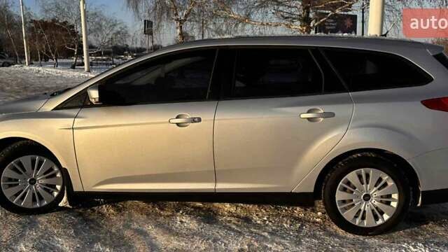 Сірий Форд Фокус, об'ємом двигуна 1.5 л та пробігом 229 тис. км за 8999 $, фото 2 на Automoto.ua