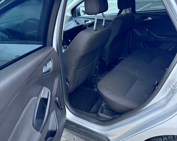 Сірий Форд Фокус, об'ємом двигуна 1.56 л та пробігом 198 тис. км за 7300 $, фото 16 на Automoto.ua