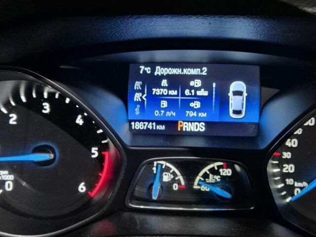 Серый Форд Фокус, объемом двигателя 1.5 л и пробегом 190 тыс. км за 9600 $, фото 5 на Automoto.ua