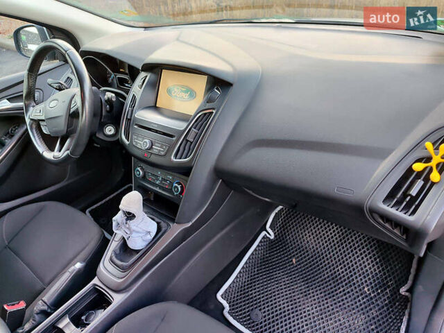 Сірий Форд Фокус, об'ємом двигуна 1.5 л та пробігом 231 тис. км за 8500 $, фото 2 на Automoto.ua