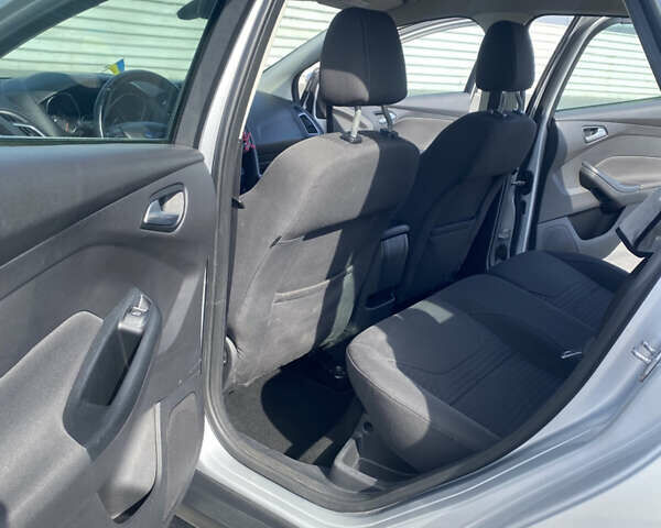 Серый Форд Фокус, объемом двигателя 1.5 л и пробегом 276 тыс. км за 8800 $, фото 22 на Automoto.ua