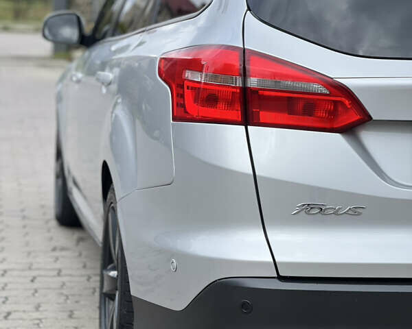 Серый Форд Фокус, объемом двигателя 1.5 л и пробегом 218 тыс. км за 9150 $, фото 6 на Automoto.ua