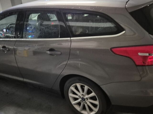 Серый Форд Фокус, объемом двигателя 1.5 л и пробегом 190 тыс. км за 9600 $, фото 4 на Automoto.ua