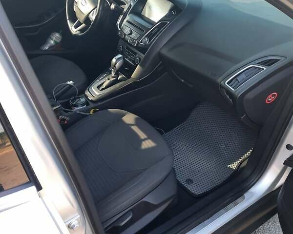 Серый Форд Фокус, объемом двигателя 2 л и пробегом 288 тыс. км за 11800 $, фото 3 на Automoto.ua