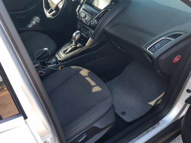 Сірий Форд Фокус, об'ємом двигуна 2 л та пробігом 293 тис. км за 11500 $, фото 3 на Automoto.ua