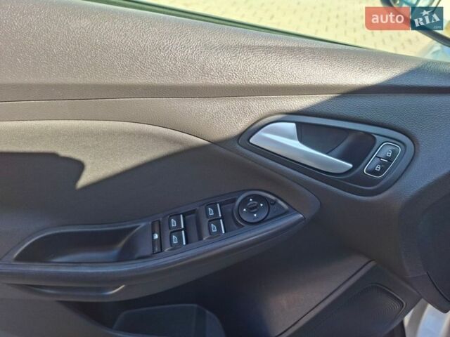 Серый Форд Фокус, объемом двигателя 1.5 л и пробегом 236 тыс. км за 9850 $, фото 21 на Automoto.ua