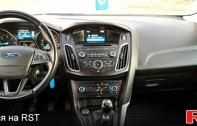 Серый Форд Фокус, объемом двигателя 1.5 л и пробегом 300 тыс. км за 9500 $, фото 1 на Automoto.ua